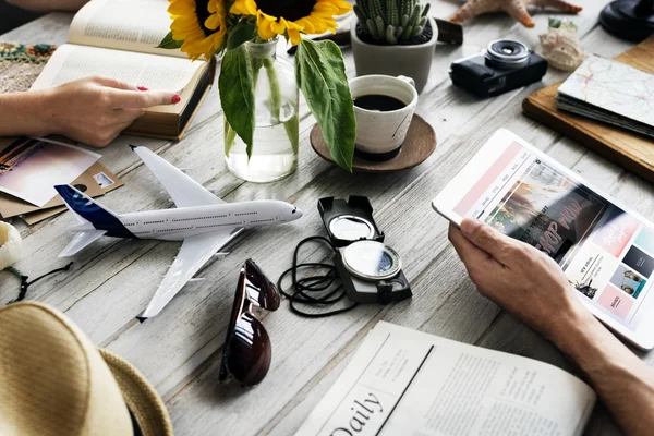 Frau beim Online-Shopping — Stockfoto