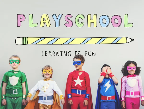 Superhjälte barnen ha roligt tillsammans — Stockfoto
