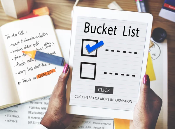 Tablet with text bucket list — Stock Photo, Image