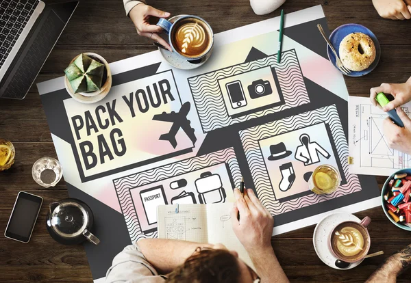 Table avec poster avec pack votre concept de sac — Photo