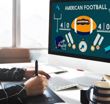 kişi bilgisayar ile çalışma 