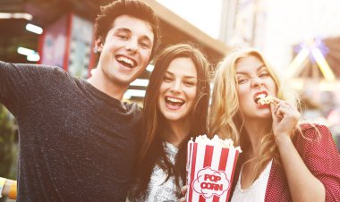 Arkadaşlar iyi eğlenceler eğlence parkı