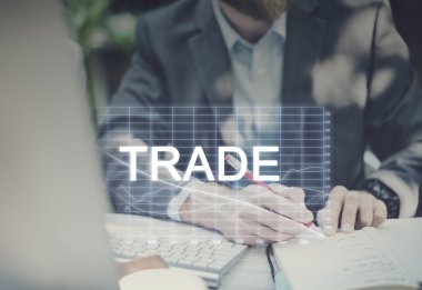 Ofiste çalışan bir iş adamı.