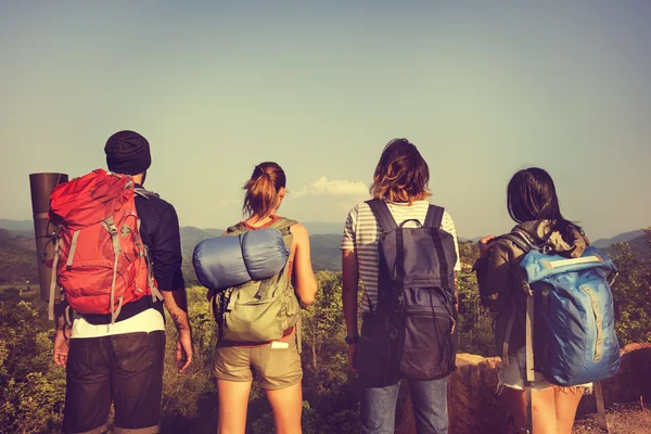 Nejlepší přátelé uživatele trekking dohromady — Stock fotografie