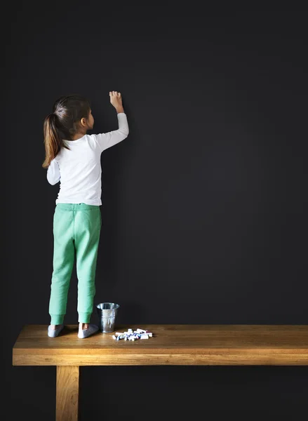 Dibujo infantil en pizarra —  Fotos de Stock