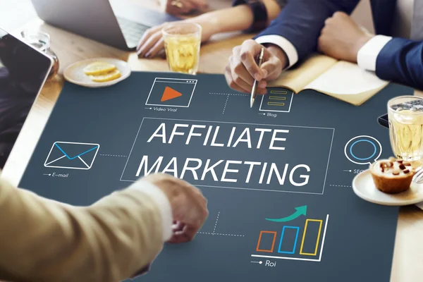 Mensen uit het bedrijfsleven en Affiliate Marketing Concept — Stockfoto