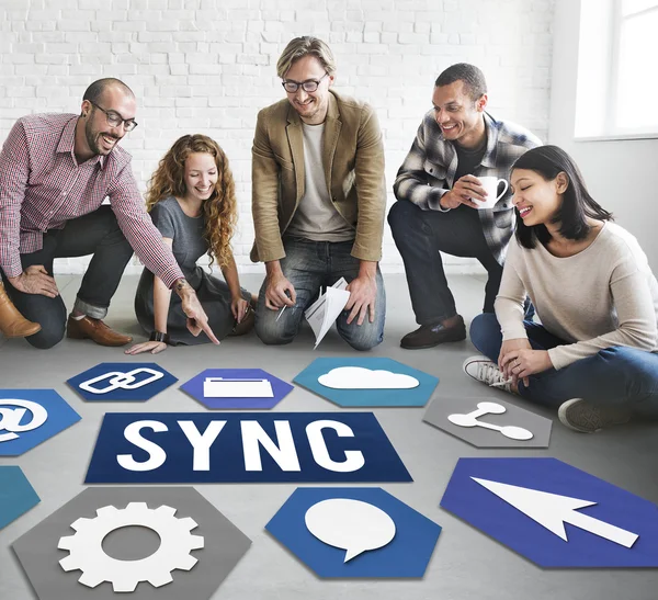 Designer che lavorano con sync — Foto Stock