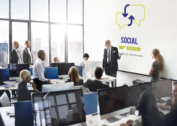 Pessoas de negócios trabalhando e social — Fotografia de Stock
