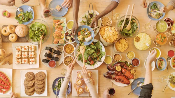 Tabela com comida e conceito — Fotografia de Stock