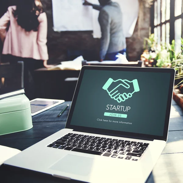 Businessman working with laptop — Stock Photo, Image