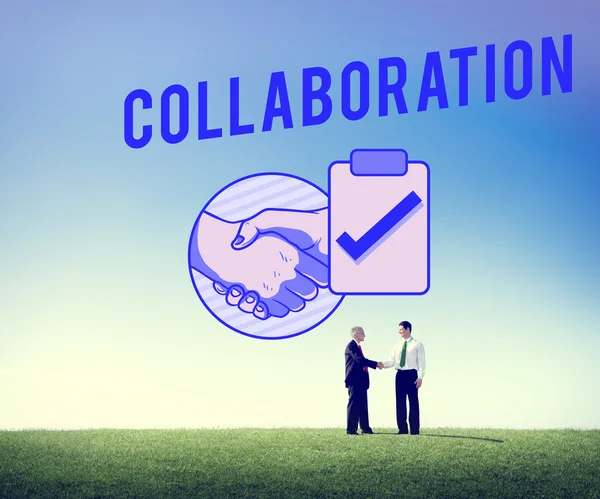 Les hommes d'affaires se serrent la main avec le concept de collaboration — Photo