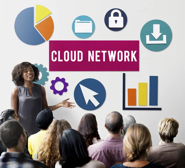 Mensen bij seminar met cloud netwerk — Stockfoto