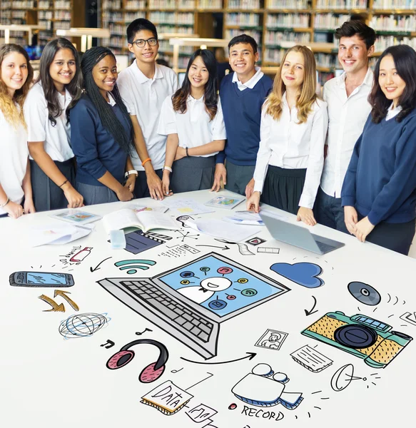 Diversiteit groep studenten — Stockfoto