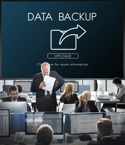 Trabalhadores de negócios e backup de dados — Fotografia de Stock