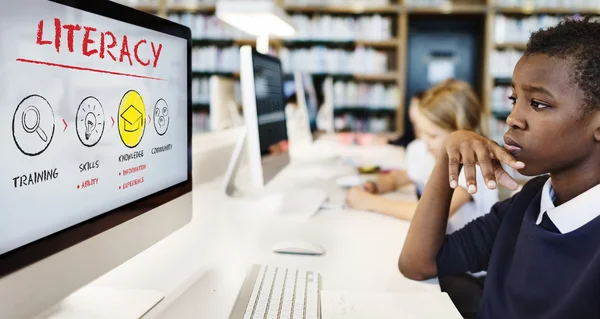 Kids studying with computer — Stock Photo, Image