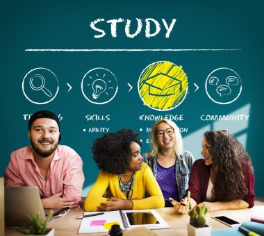 Genç öğrencilerle birlikte beyin fırtınası