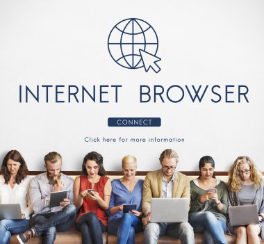 aygıtlar ve Internet tarayıcı ile insanlar oturup