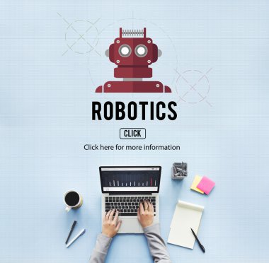 laptop ile çalışan kişi 