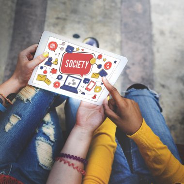 tablet pc kullanan kişiler