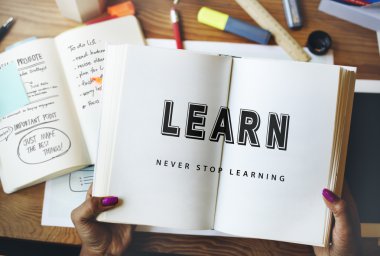 Kadın holding günlük notlar ile