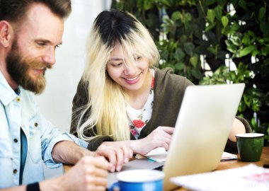 Ofiste çalışan iş ekibi.