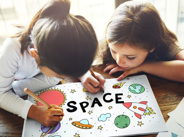 Dibujo de niñas en libro para colorear —  Fotos de Stock