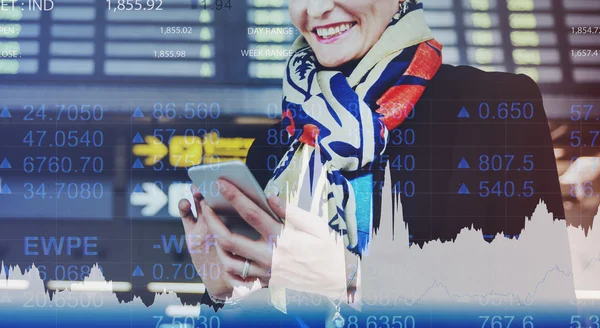 Бізнес-леді з цифровим пристроєм — стокове фото