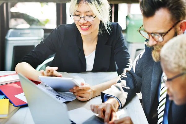 Business team werkt op kantoor — Stockfoto