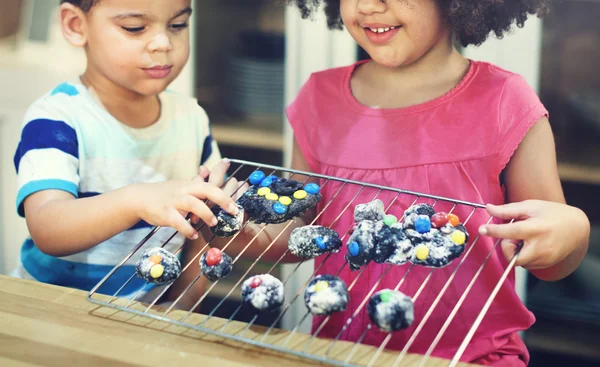 Familie koken in de keuken — Stockfoto