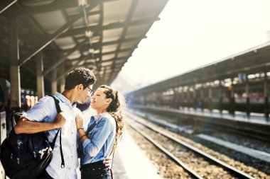 Çift tren istasyonu