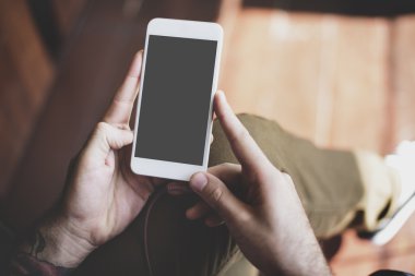 kişi akıllı telefon tarama