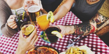 İçecekler içme arkadaş