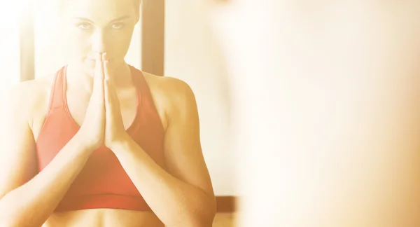Kvinnan Yoga praxis koncept — Stockfoto