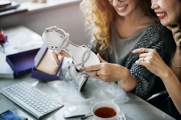 Donne Shopping Online — Foto Stock