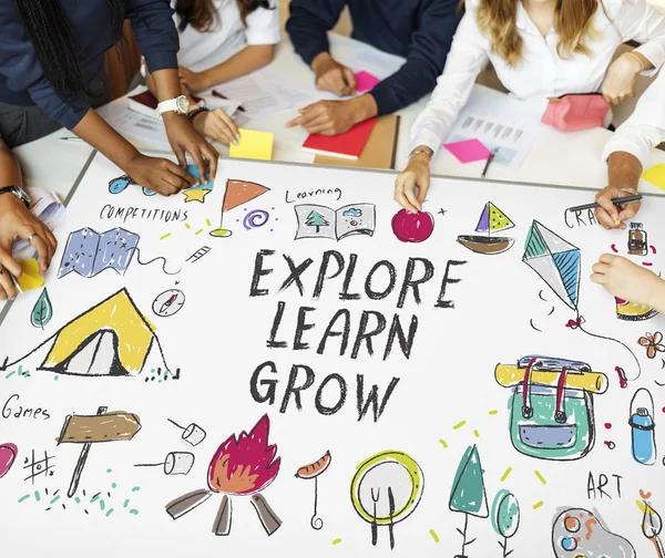 Studenten-Brainstorming an der Universität — Stockfoto