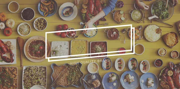 Mesa con comida y marco Concepto — Foto de Stock