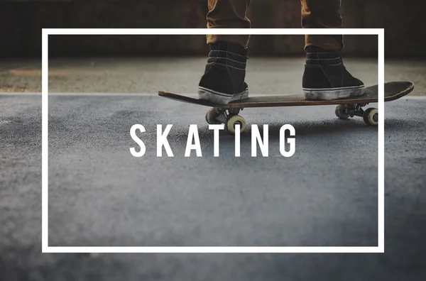 Hipster Man ride sur Skateboard — Photo
