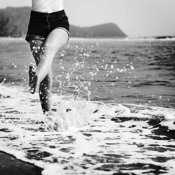 Woman walking in ocean — Stock Photo, Image