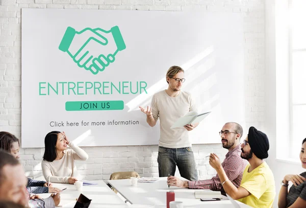 Affärsmöte med entreprenör — Stockfoto