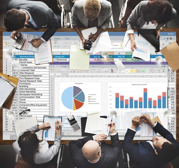 Team av affärsmän som arbetar på kontor — Stockfoto