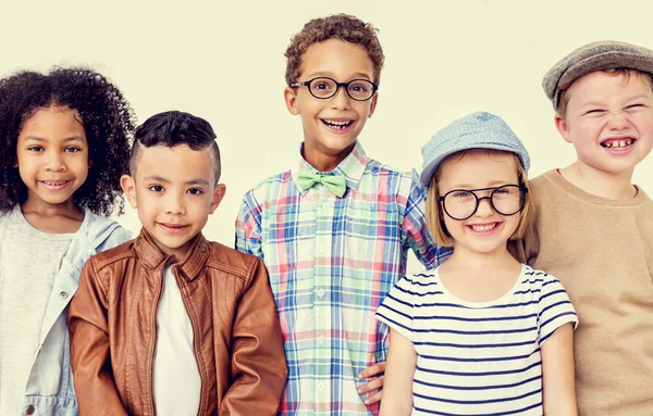 Kinderen lachen en plezier hebben — Stockfoto