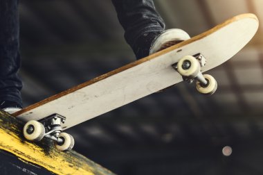 Hipster adam kaykay binmek