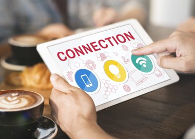 kafede dijital tablet tarama adam 