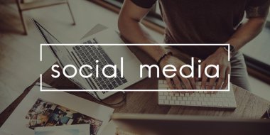 Bilgisayarla çalışma ofice erkekte