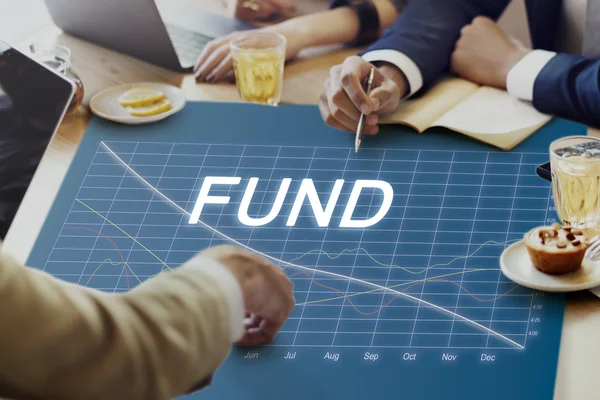 Menschen diskutieren über Fonds — Stockfoto