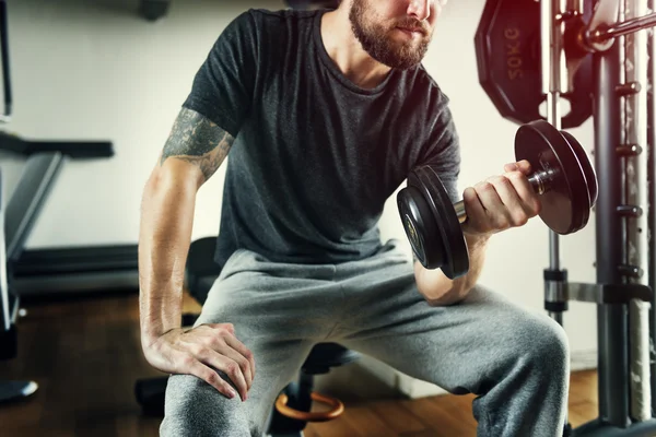 Man doing Weight Workout Exercises — Stock Photo, Image