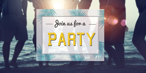 Люди, наслаждающиеся пляжными вечеринками
