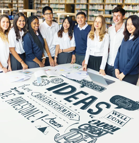 Grupo de diversidade de estudantes — Fotografia de Stock