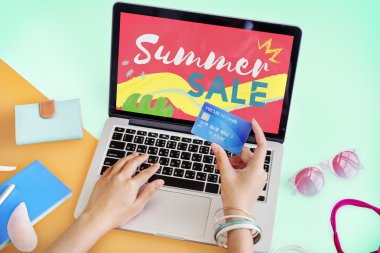 Yaz satış Online alış-veriş kavramı