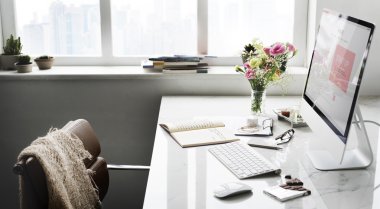 güzel ve hafif ofis çalışma alanı 